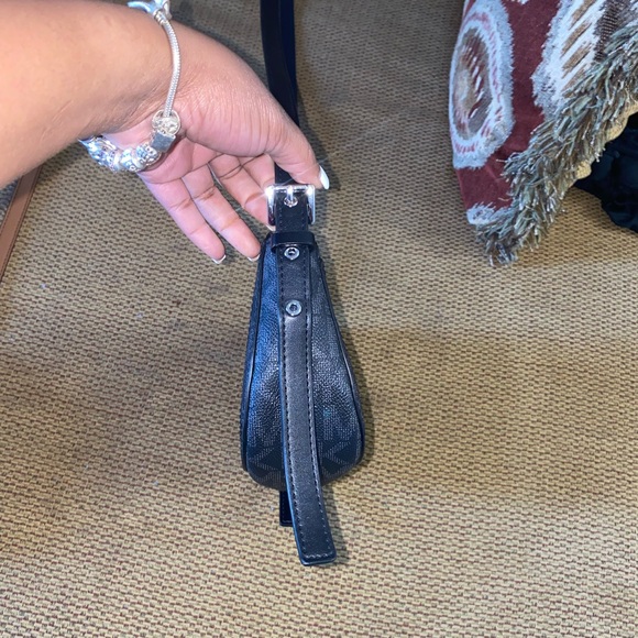 Michael Kors Crossbody purse - Picture 6 of 7